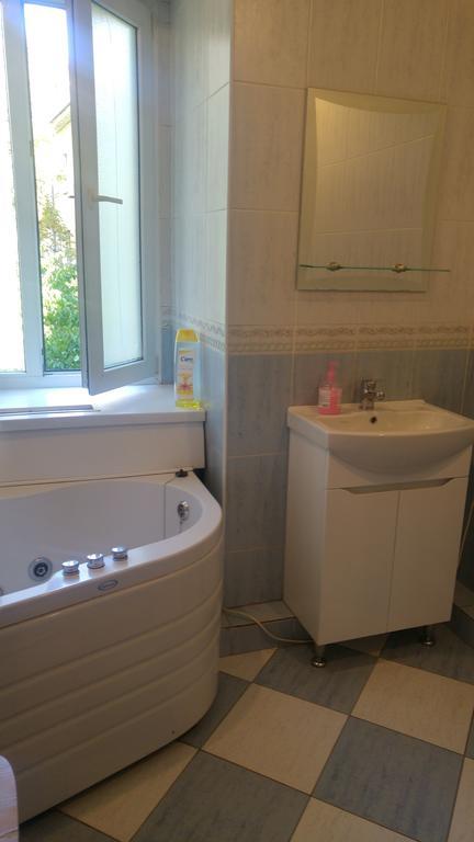 Apartement Kruglouniversitetska 2/1 Kiev Kamer foto